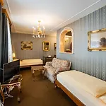 Palais Porcia 4*