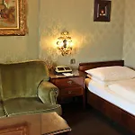 Palais Porcia 4*