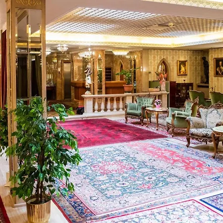 Hotel Palais Porcia 4*