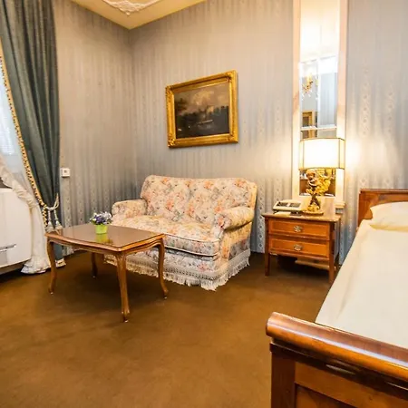 Palais Porcia Hotel