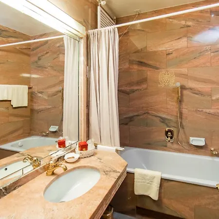 Hotel Palais Porcia 4*