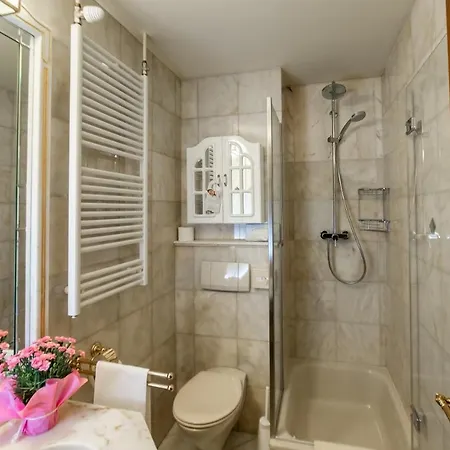 Hotel Palais Porcia 4*