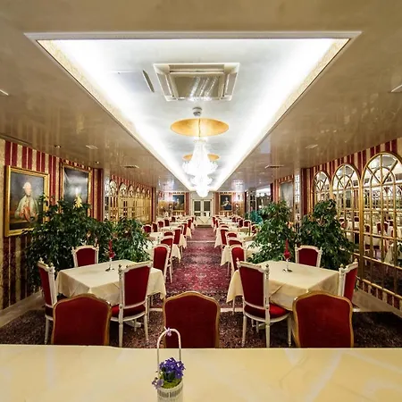 Palais Porcia Hotel 4*