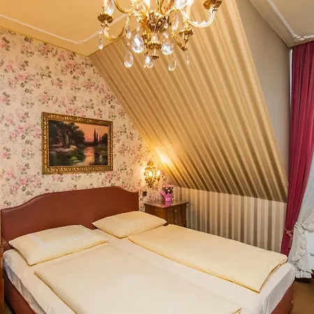 Hotel Palais Porcia 4*