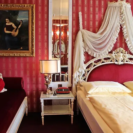 Palais Porcia Hotel