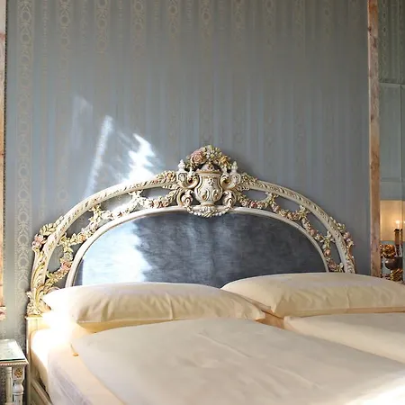 Palais Porcia Hotel
