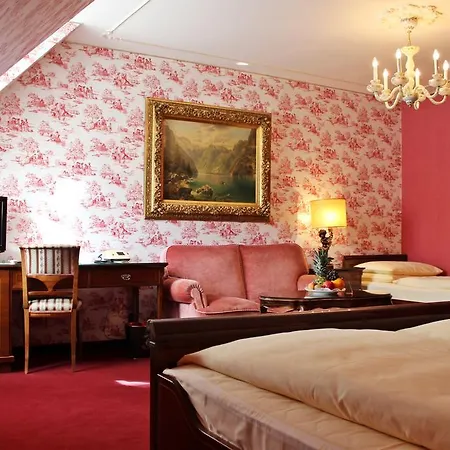 Palais Porcia 4*