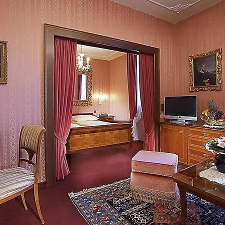 Hotell Palais Porcia 4*