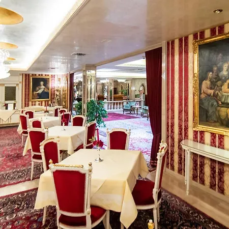 Otel Palais Porcia 4*