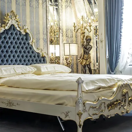 Palais Porcia Hotel 4*