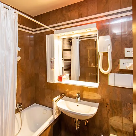 Palais Porcia Otel Klagenfurt am Woerthersee