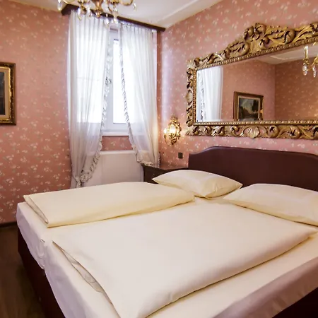 Palais Porcia 4*