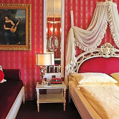 Palais Porcia 4*