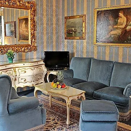 Palais Porcia فندق