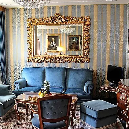 فندق Palais Porcia 4*