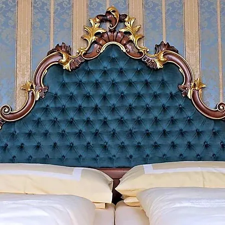 Palais Porcia 4*