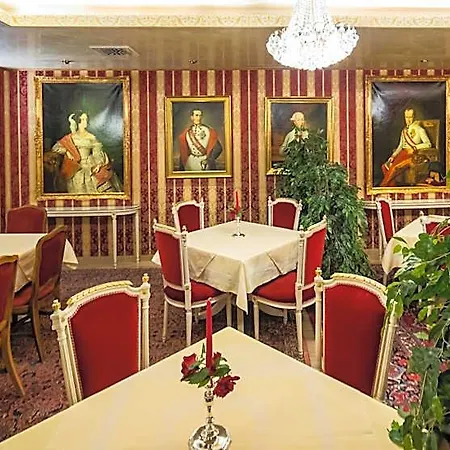 Palais Porcia فندق