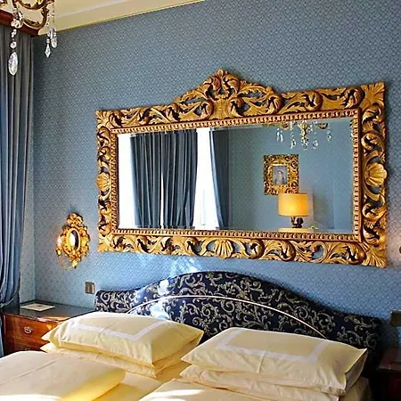 Palais Porcia فندق 4*
