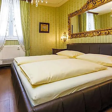Palais Porcia 4*