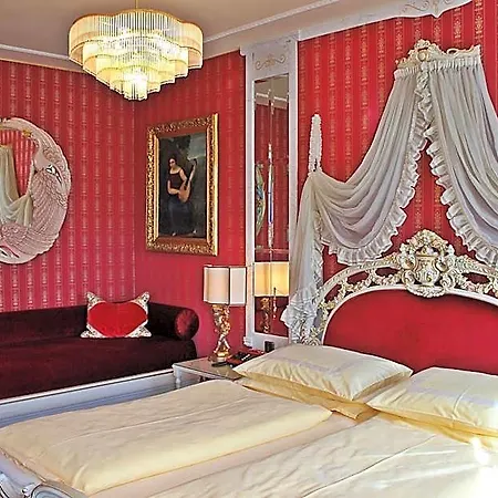 Palais Porcia فندق 4*