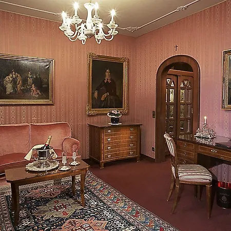 Hotel Palais Porcia 4*