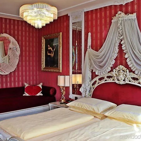 Palais Porcia Hotel