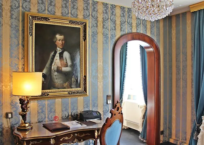 Palais Porcia מלון 4*