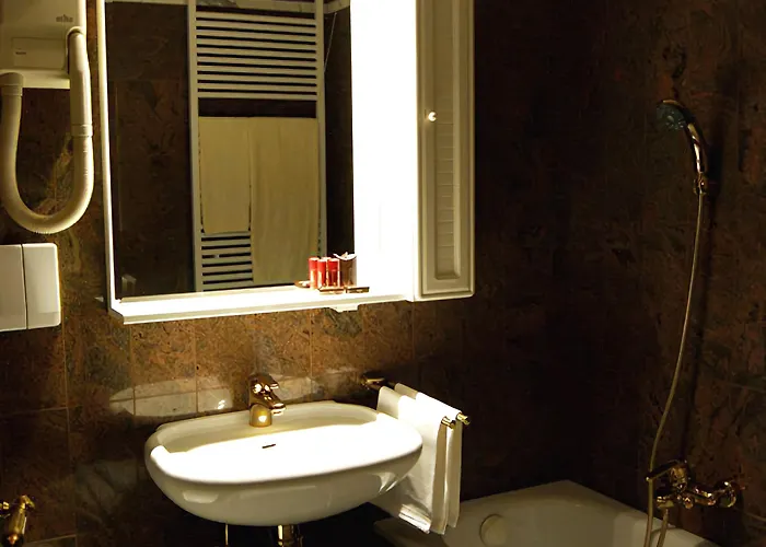 Palais Porcia מלון 4*