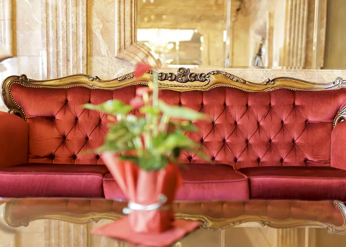 מלון Palais Porcia 4*