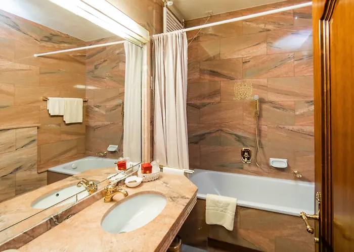 Palais Porcia מלון