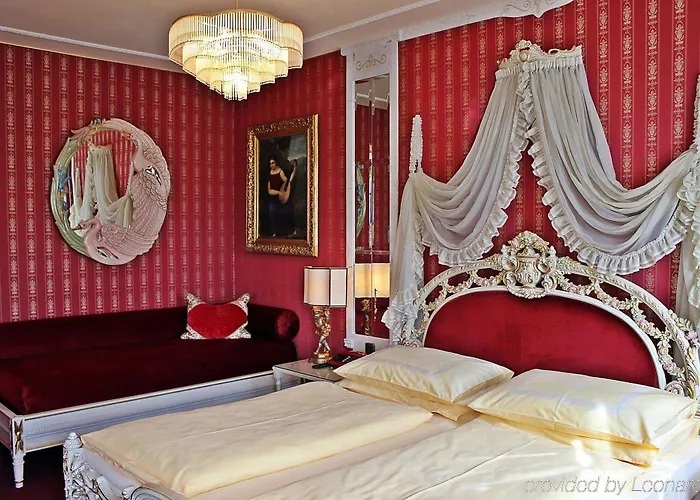 Palais Porcia מלון